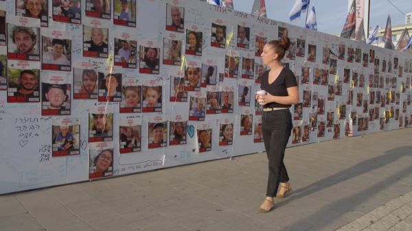 "עד שכולם יחזרו": מאחורי הקלעים של מאבק משפחות החטופים
