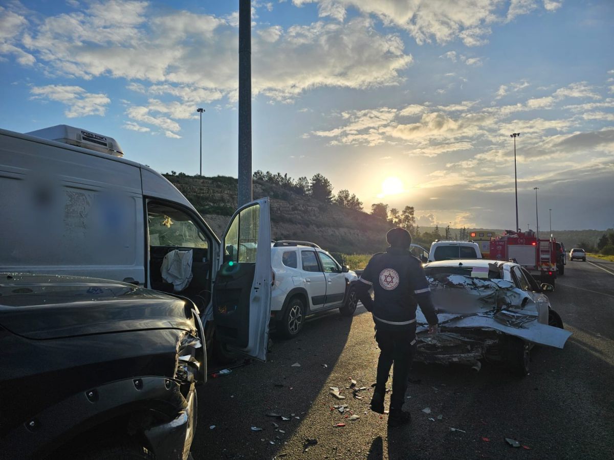 8 פצועים בתאונת דרכים סמוך למחלף עין תות