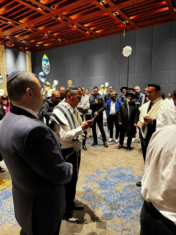 מזל טוב: המגיש הסרוג חגג ברית מילה לבנו | צפו