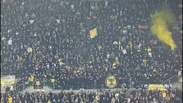 שימוש פחזני: 2 אוהדי בית"ר הורחקו מהמגרש