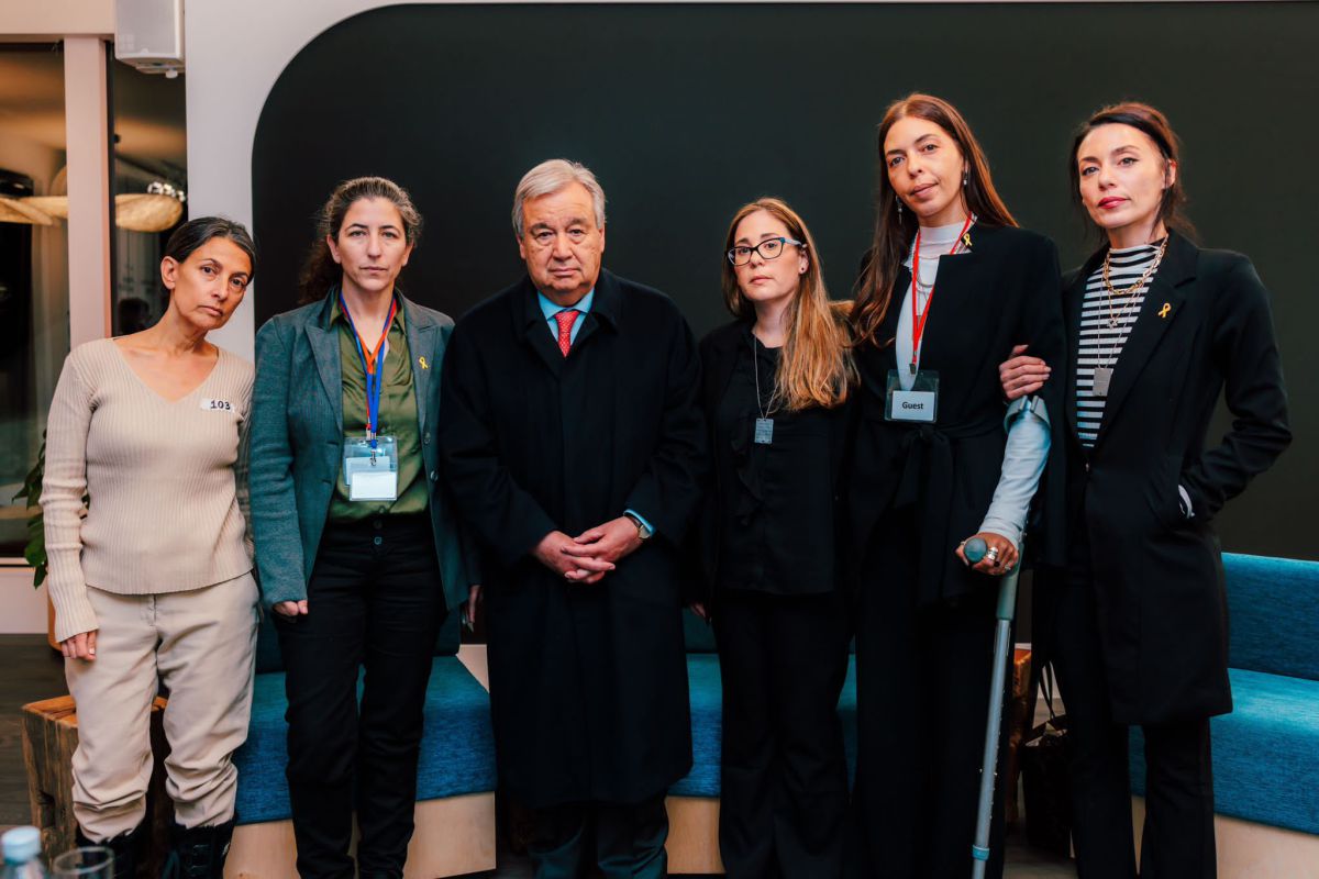 לראשונה: מזכ"ל האו"ם נפגש עם חטופות ששוחררו