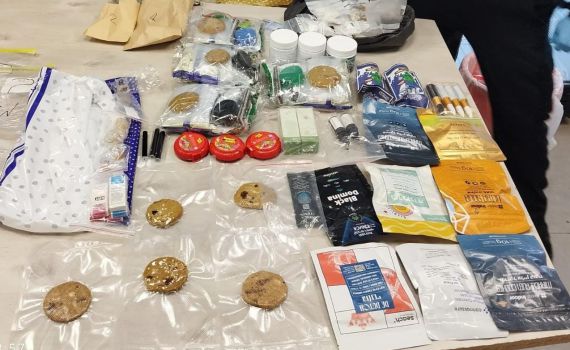 השוטרים הופתעו: מאות גרמים של חשיש אותרו בתוך מכונית