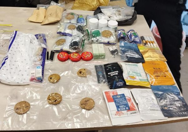 השוטרים הופתעו: מאות גרמים של חשיש אותרו בתוך מכונית