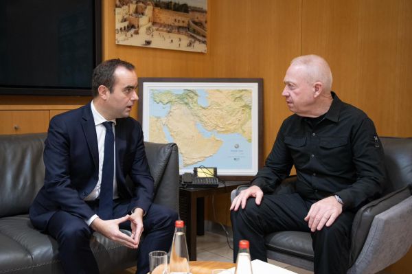 גלנט לשר הצרפתי: "לא ננצור את האש עד החזרת התושבים"