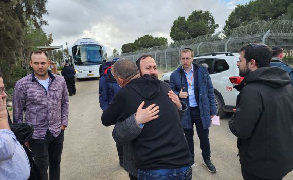 רבני אנגליה הגיעו לבארי והפכו לשגרירי הסברה