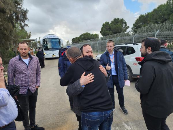 רבני אנגליה הגיעו לבארי והפכו לשגרירי הסברה