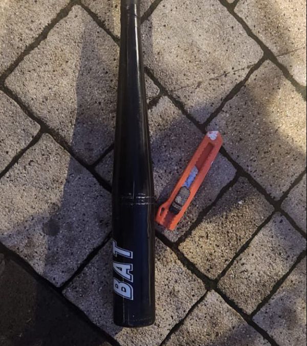 בן 20 נעצר בנתניה: ניסה להסליק אלת בייסבול למגרש