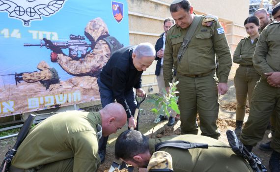 נתניהו בנטיעות באוגדת עזה: אין תחליף לניצחון מוחלט