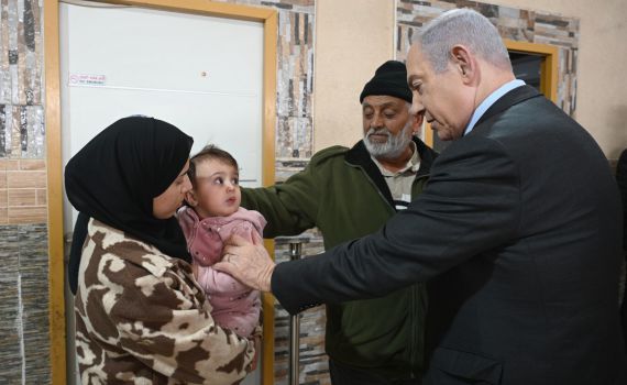 נתניהו בביקור תנחומים במשפחת אבו לטיף