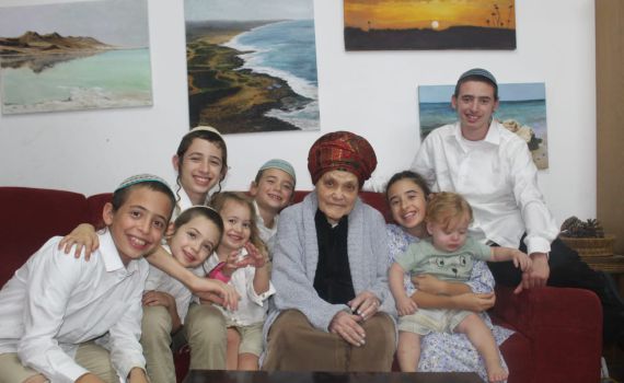 "סבתא הייתה מפעל חסד ענק של אישה אחת"