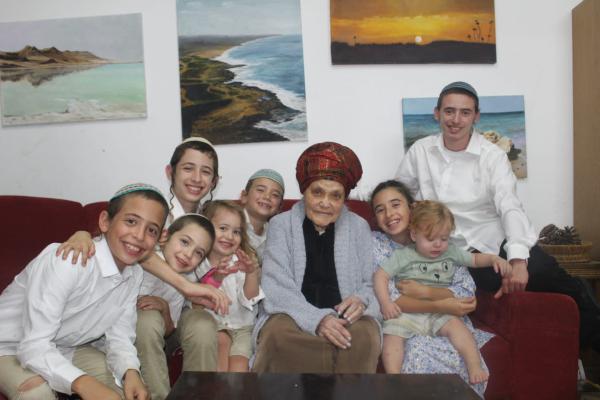"סבתא הייתה מפעל חסד ענק של אישה אחת"