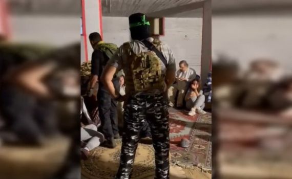 נחשפתם לסרטון החטופים ברשת? זה הסיפור המלא