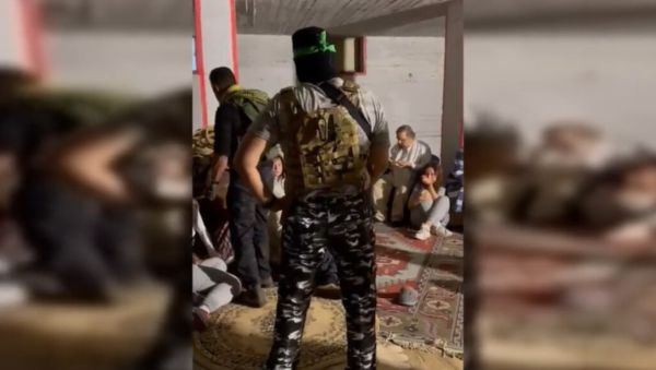 נחשפתם לסרטון החטופים ברשת? זה הסיפור המלא