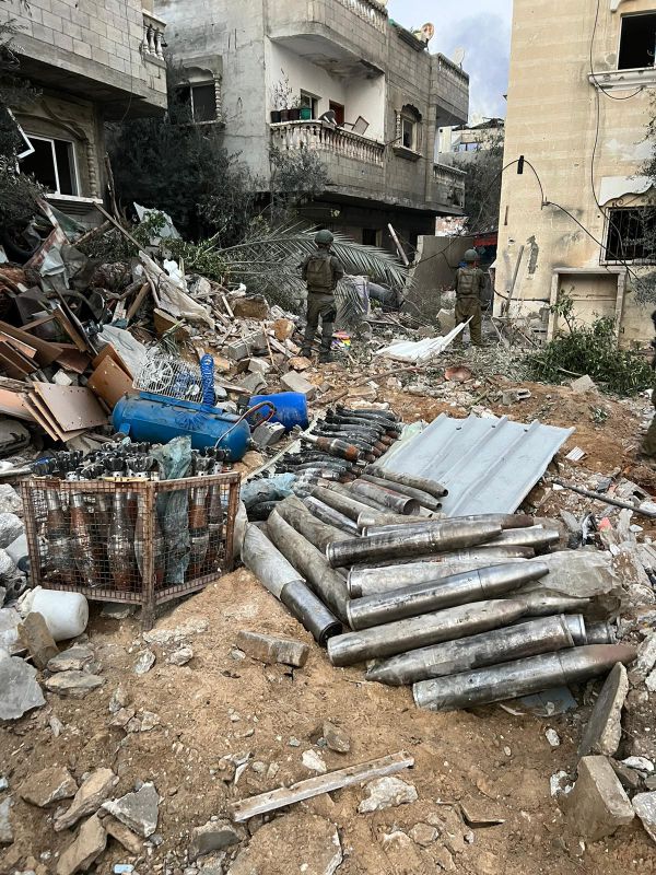 צה"ל חשף: מצבורי רקטות ונשק מתחת לבתי משפחות