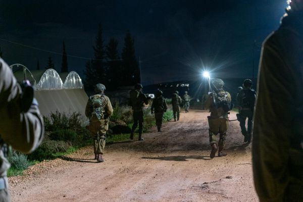 יו"ש: 13 מבוקשים נעצרו; כלי טיס תקפו חוליית מחבלים