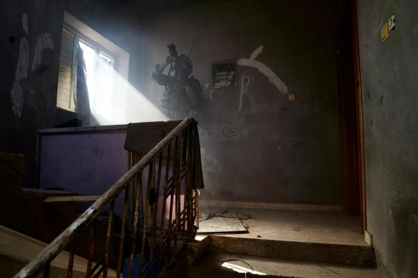 צפו: לוחמי הקומנדו פשטו על משרדים של בכירי חמאס