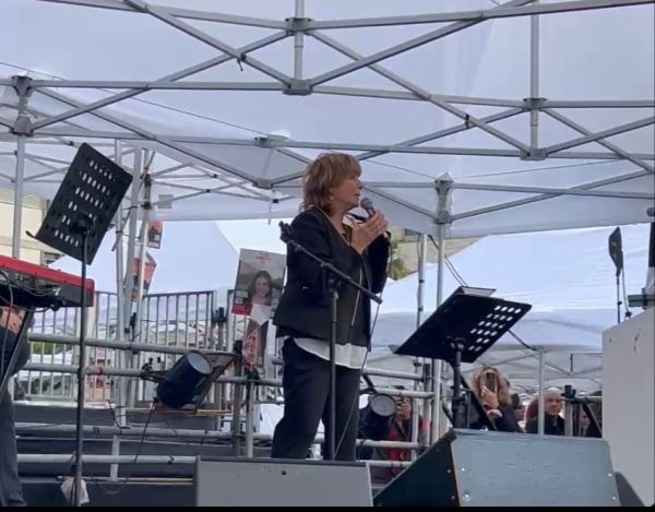 100 יום למלחמה: שולה חן מבצעת את 'בוא הביתה'