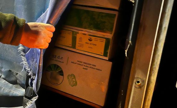 נהג המשאית החשיד את המתנדבים; זה מה שהם גילו