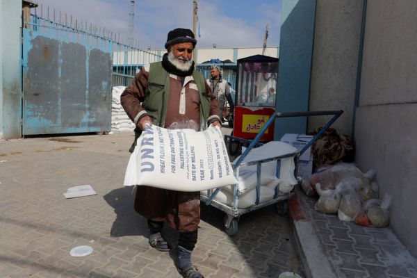 לוחמי כפיר מצאו נשקים וטילים בשקים של אונר"א