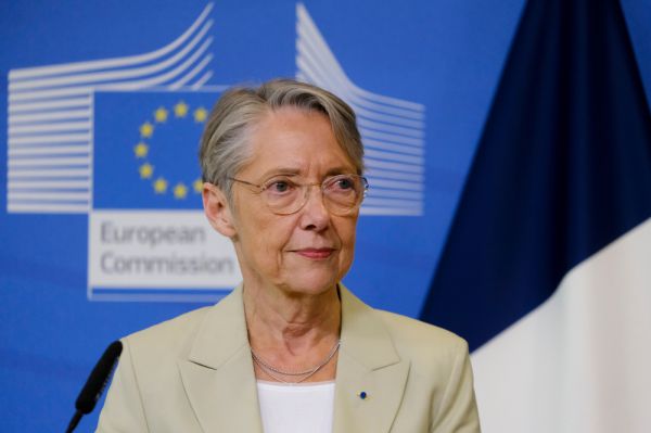 ראש ממשלת צרפת הודיעה על התפטרות מתפקידה