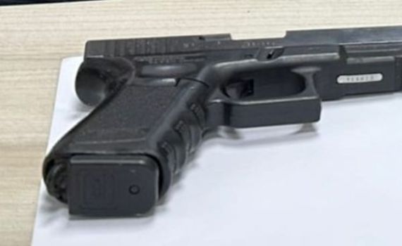 נתניה: בעל הקטנוע המתין ברמזור ואקדחו נחטף