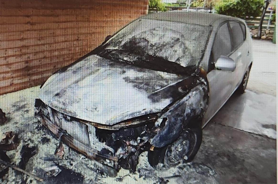 הציתו רכב ונתפסו; בטלפון היה תיעוד של ההצתה. צפו