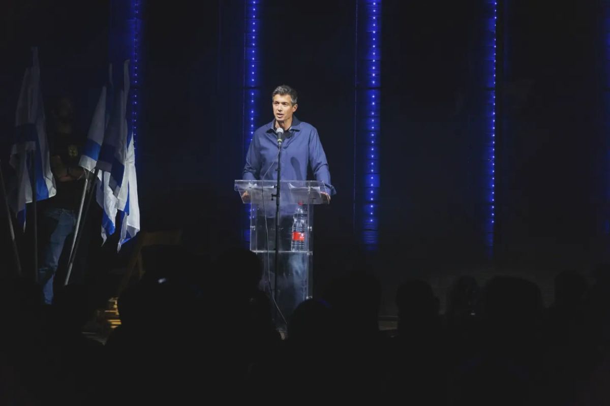 חוזר לפוליטיקה? מאות השתתפו בכנס של יועז הנדל