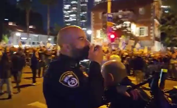 המשטרה בהפגנה בקפלן: "נפעל באפס סובלנות"