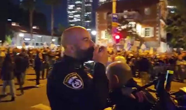 המשטרה בהפגנה בקפלן: "נפעל באפס סובלנות"
