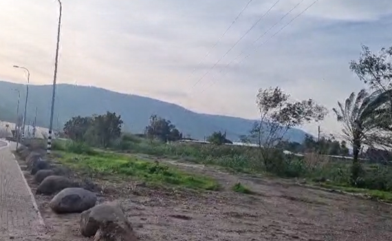 לקראת הסערה: רוחות עזות הביאו לסגירת חופי הכנרת. צפו