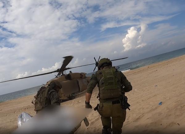 צפו: פינוי קצין שנפצע באורח קשה תחת אש