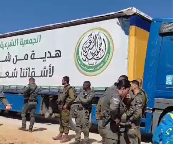 הישג לצו 9: המשאיות בכרם שלום חוזרות לאחור