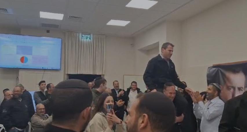 נחל שורק: ראש העיר הסרוג זכה בכהונה נוספת