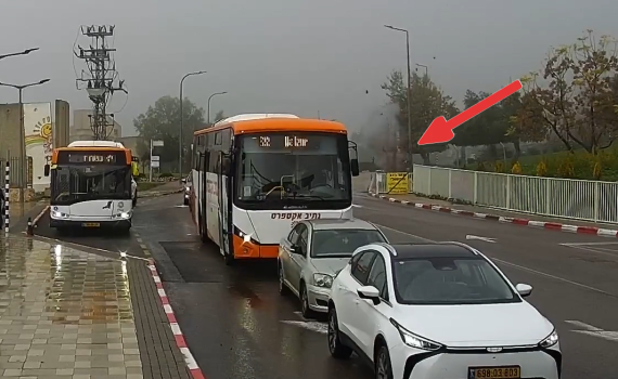 תיעוד: רגע פגיעת הטיל ליד ביה"ח זיו בצפת