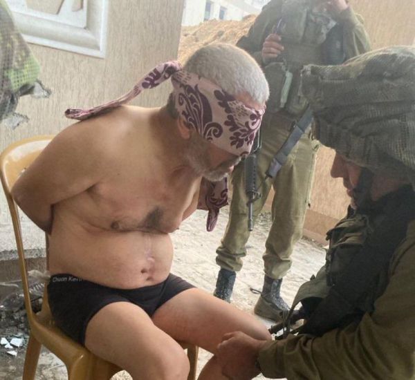 סינוואר באזיקים? התמונה שתועדה ועוררה סערה ברשת