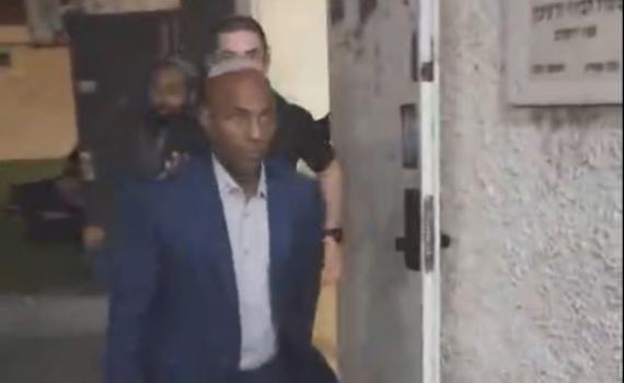 המטח לאשקלון: צפו בח"כ משה סולמון יורד למקלט