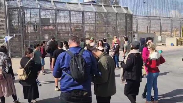 למרות החסימות: המפגינים מונעים כניסת הסיוע לעזה