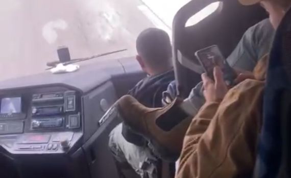 המשטרה "חטפה" אוטובוס בדרך לחסימת כרם שלום