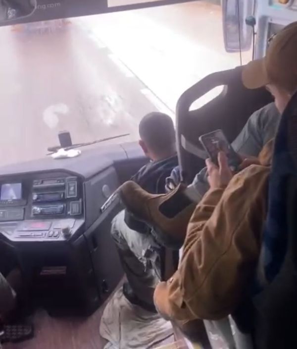 המשטרה "חטפה" אוטובוס בדרך לחסימת כרם שלום