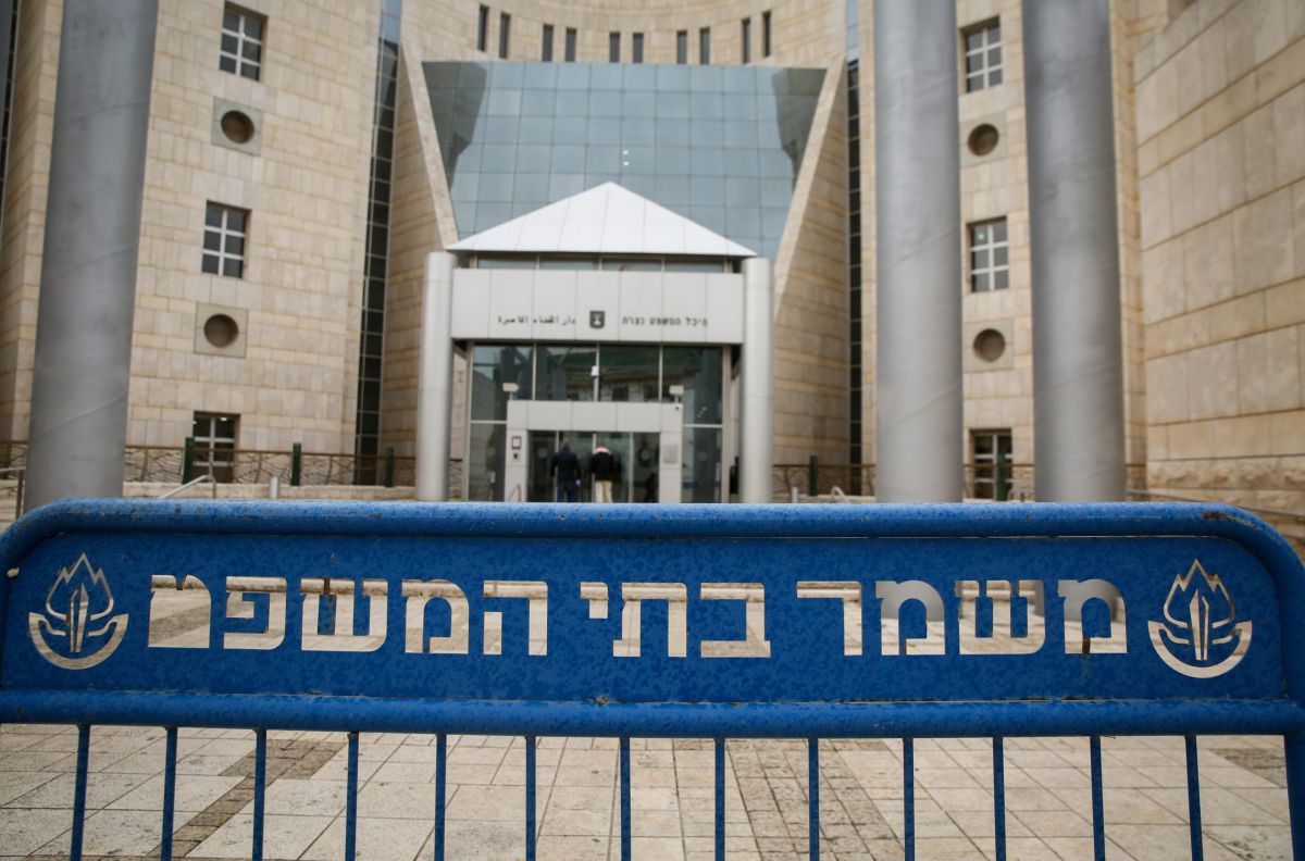 בעקבות ההשתלחות: בקשה ראשונה לפסילת השופט יורם ברוזה