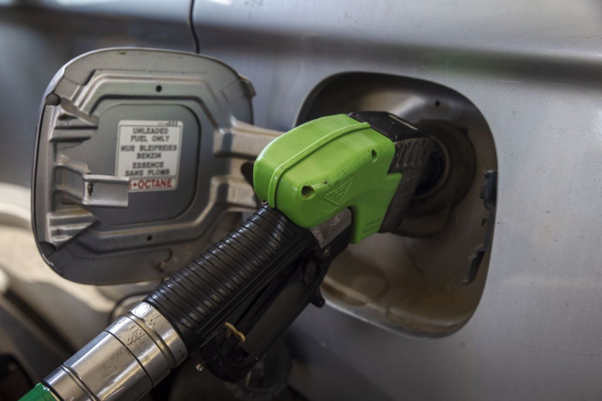 אחרי חודשים של עלייה: צניחה במחירי הדלק