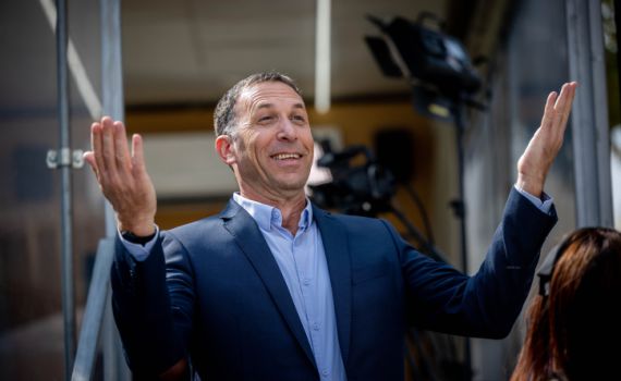 כהנא וטלי גוטליב התראיינו במקביל. כך זה נראה ונשמע