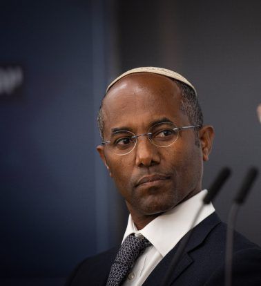 "משפחות החטופים הן בנות ערובה בידי קמפיינים"