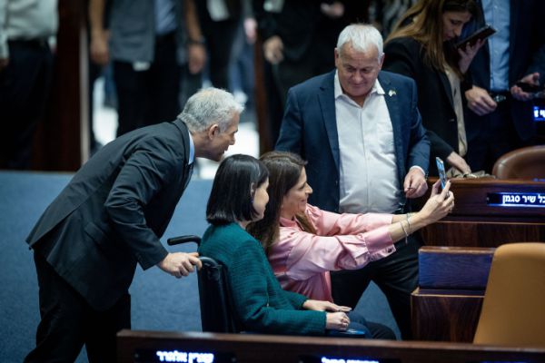 "כנסו לממשלה וקחו את התיקים של בן גביר וסמוטריץ'"