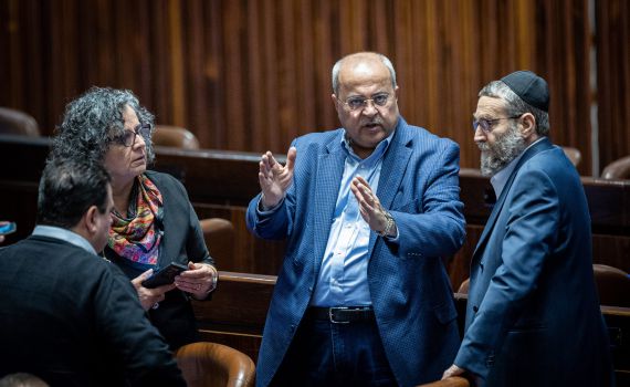 לקראת דיון ההדחה: אחמד טיבי מזהיר את החרדים