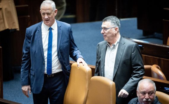 סקר: ליברמן בשיא מנדטים; וכמה סער מקבל לבד?