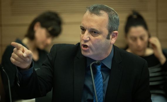 עתירה לבג"ץ: למה ח"כ קריב לא מועמד לדין