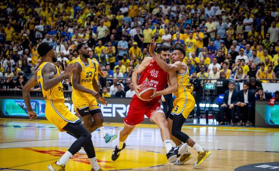 מכבי מארחת את הפועל בדרבי החם של הכדורסל