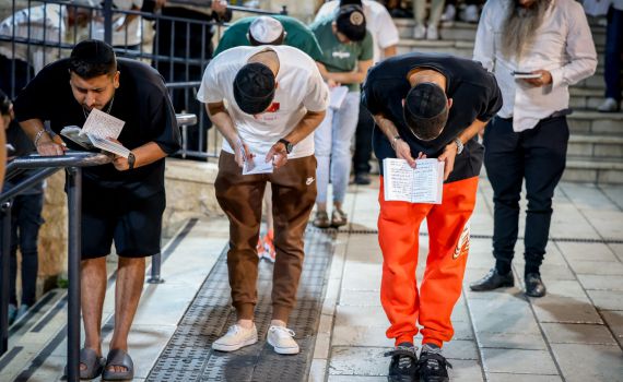 יש אלוהים: שליש העידו כי אמונתם התחזקה מאז 7/10