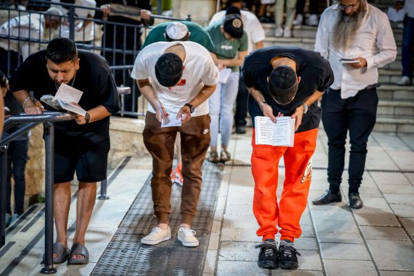 יש אלוהים: שליש העידו כי אמונתם התחזקה מאז 7/10